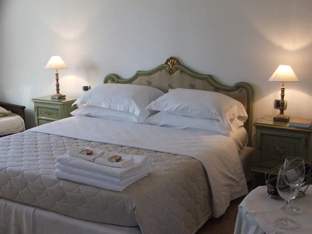Cascina Castagneto Hotel Castell'Alfero ภายนอก รูปภาพ