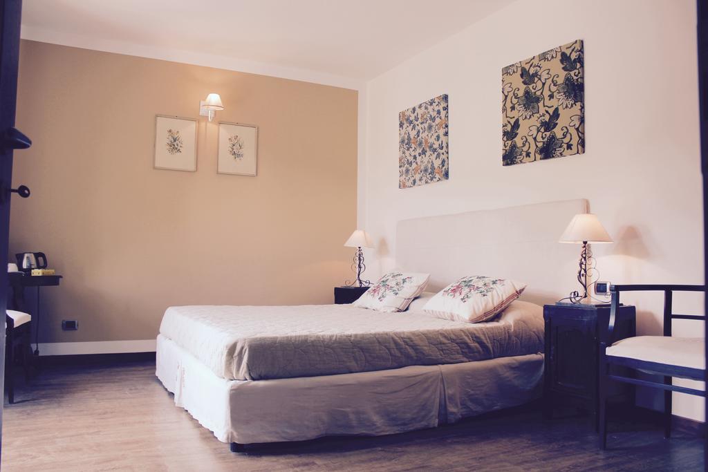 Cascina Castagneto Hotel Castell'Alfero ภายนอก รูปภาพ