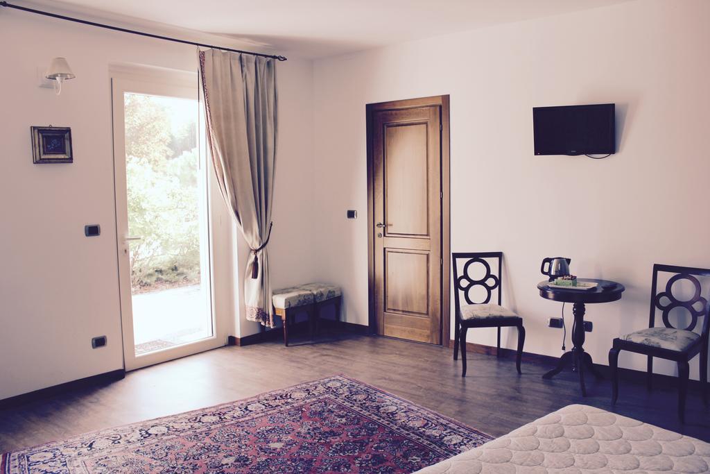 Cascina Castagneto Hotel Castell'Alfero ภายนอก รูปภาพ