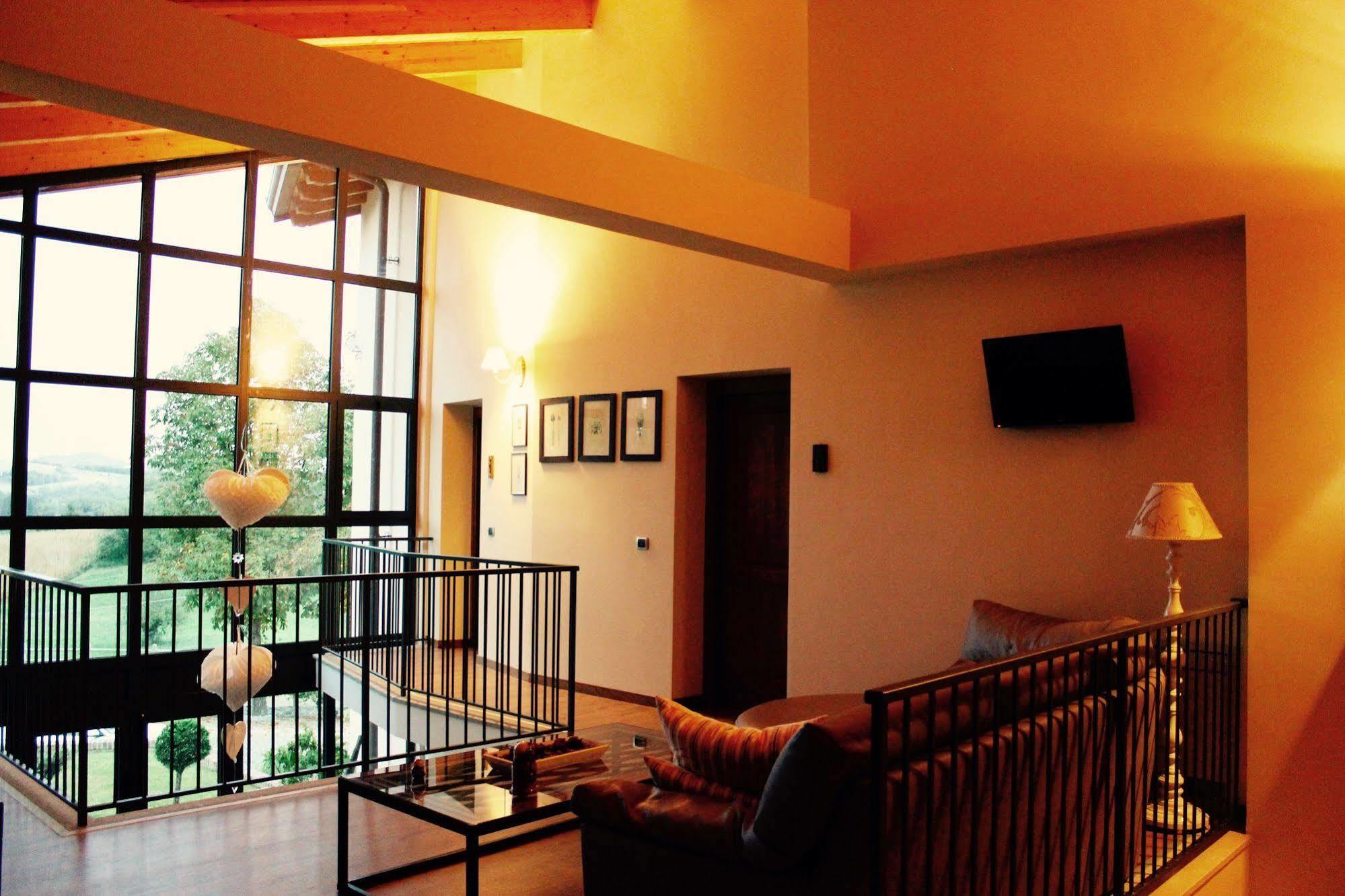 Cascina Castagneto Hotel Castell'Alfero ภายนอก รูปภาพ