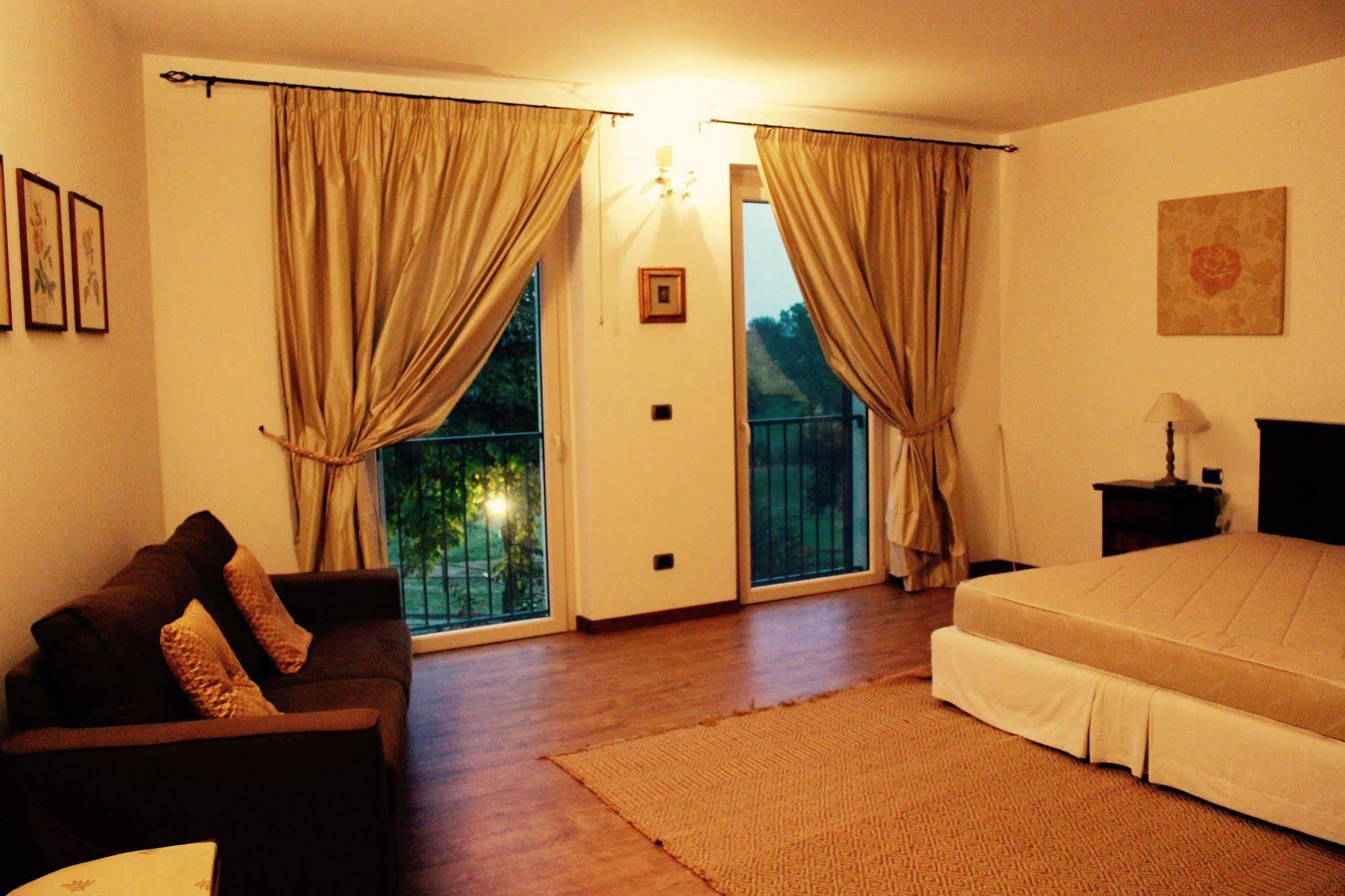 Cascina Castagneto Hotel Castell'Alfero ภายนอก รูปภาพ
