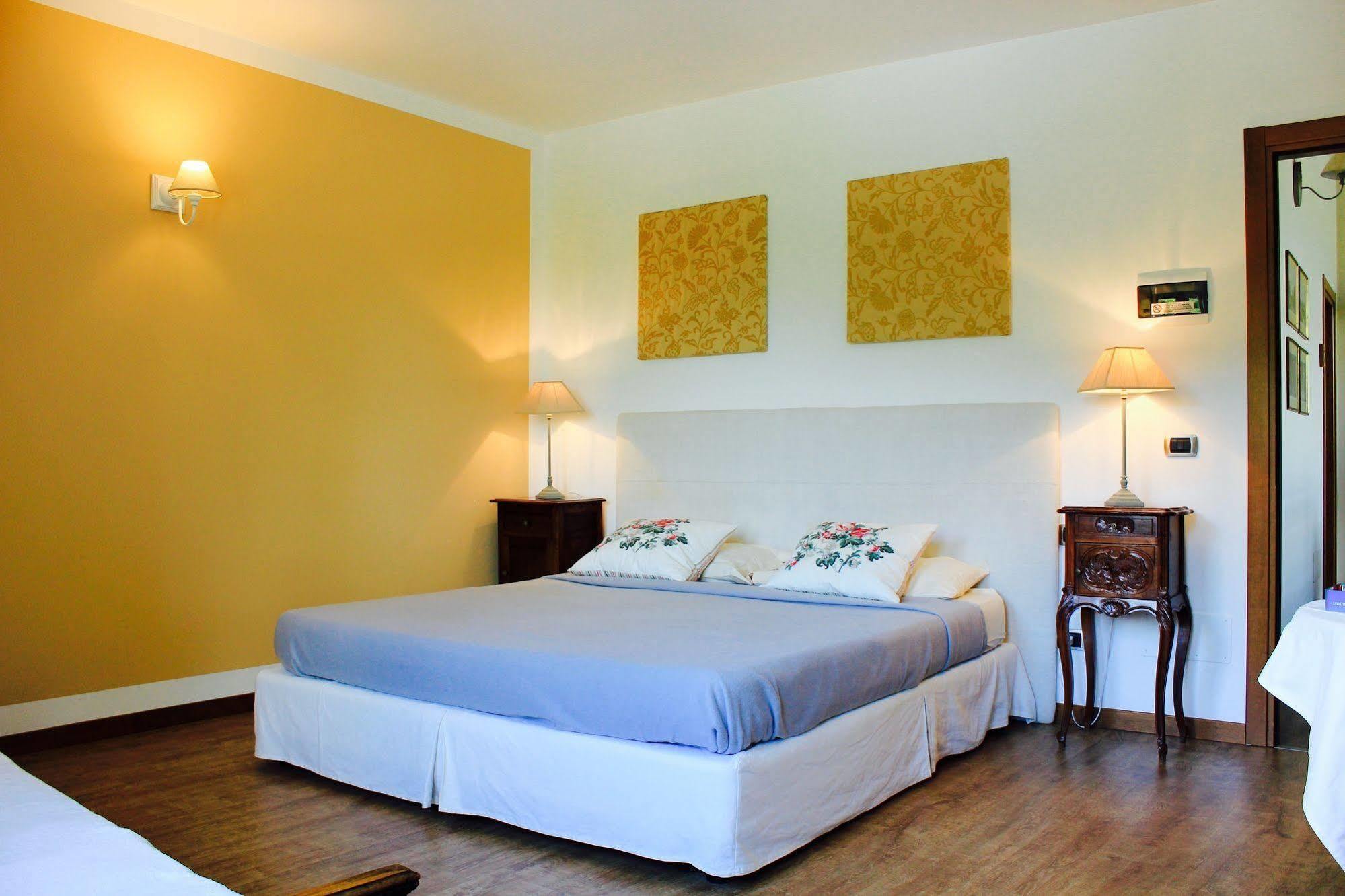 Cascina Castagneto Hotel Castell'Alfero ภายนอก รูปภาพ