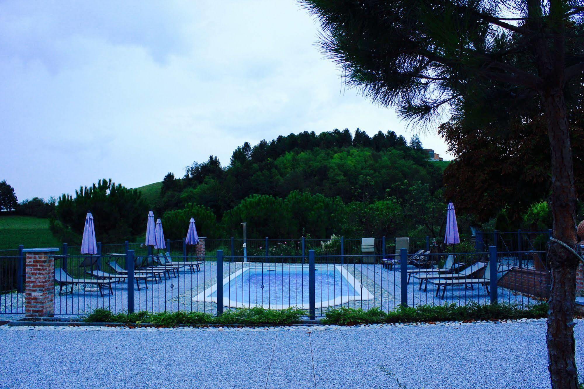 Cascina Castagneto Hotel Castell'Alfero ภายนอก รูปภาพ
